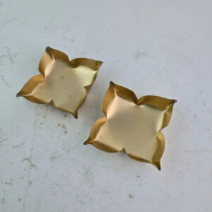 3 sided brass lotus, 3 inches metal urli